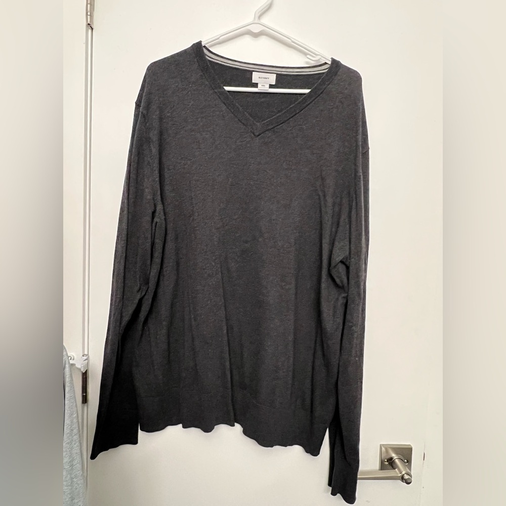 XXL Old Navy V neck sweater. Dark gray. Used